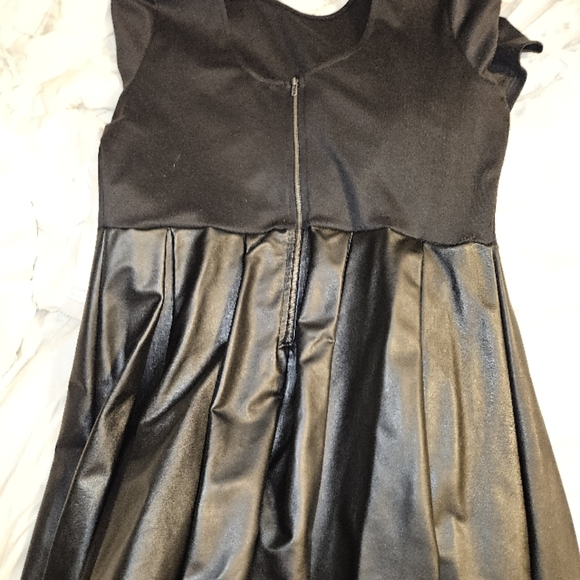 Forever 21 - Picture 2 of 2